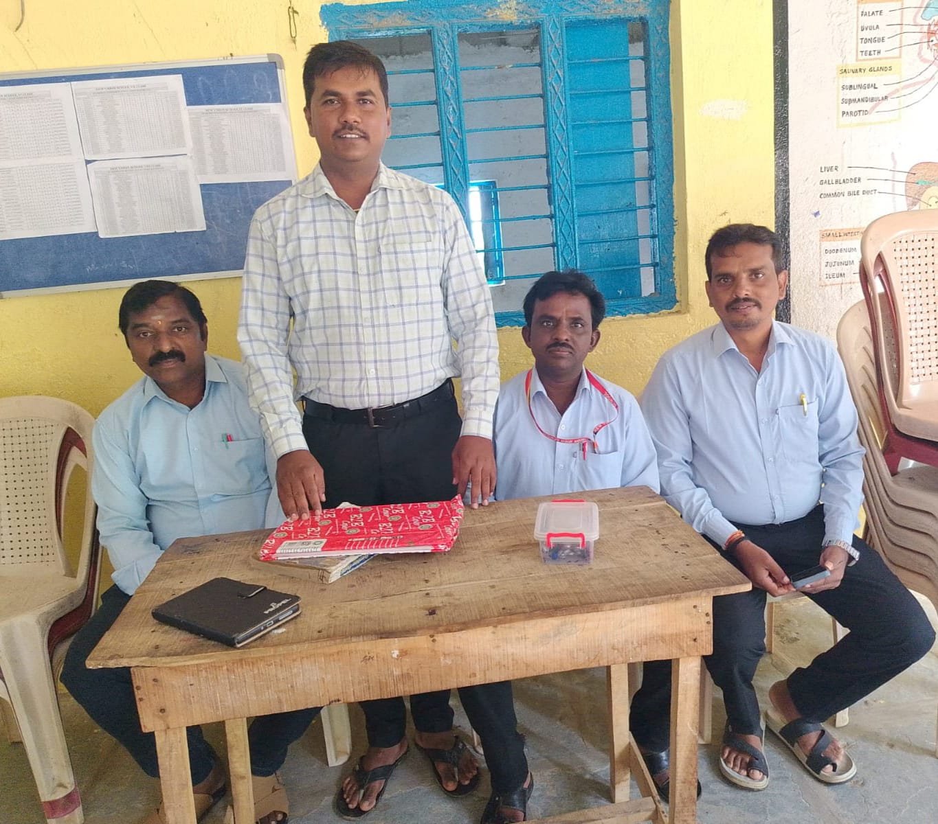 ప్రైవేట్ ఉపాధ్యాయులకూ ఉత్తమ ఉపాధ్యాయ అవార్డులు ఇవ్వాలి  ప్రైవేట్ టీచర్స్ యూనియన్ వరంగల్ జిల్లా అధికార ప్రతినిధి సింగనబోయిన శ్రీశైలం,